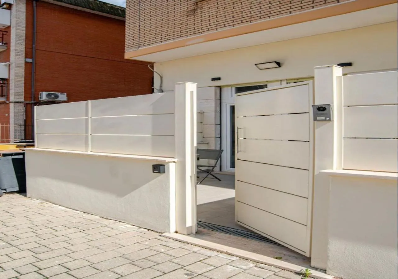 Elegant & Luxe A 200M Da Stazione E Aereoporto Di Ciampino Apartment Italy
